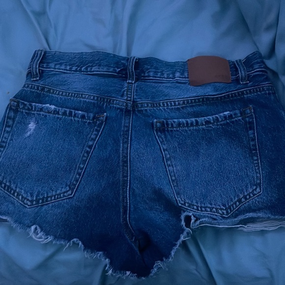 These are American Eagle high waisted shorts. The size is 8 Regular. - Picture 2 of 3